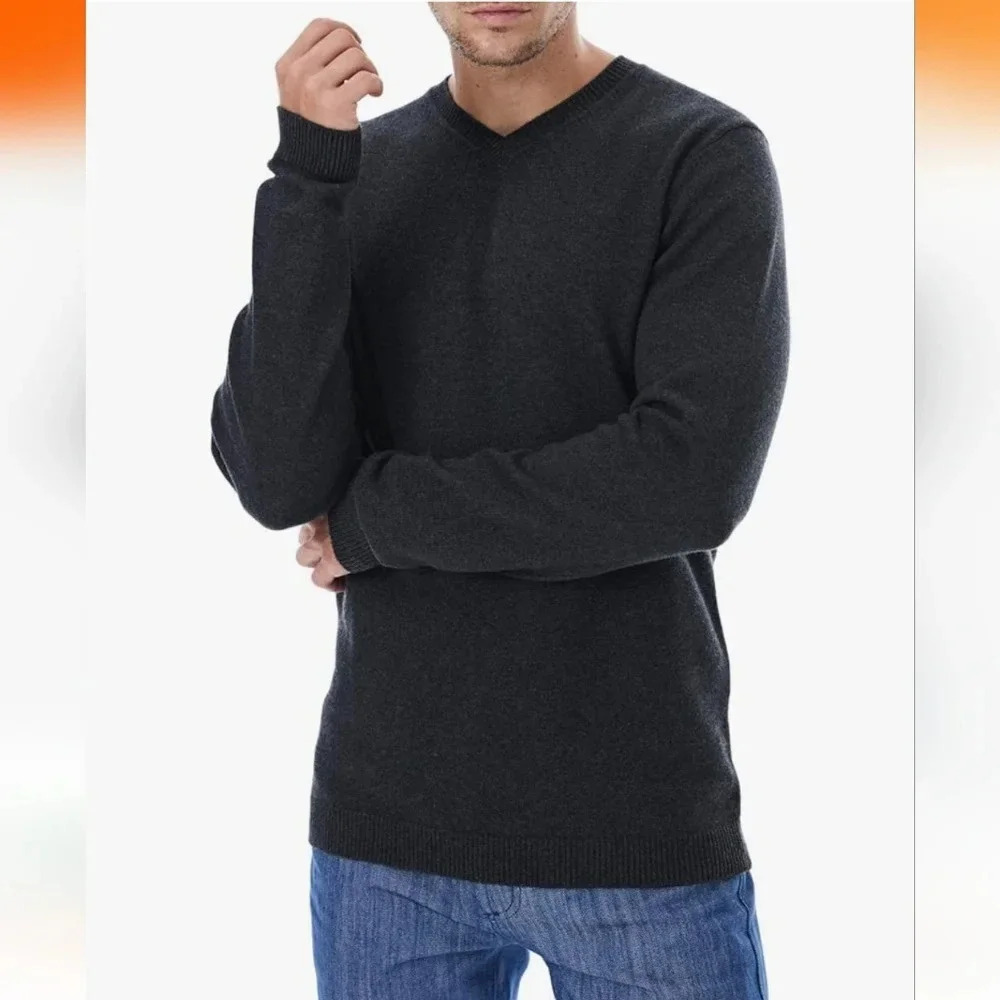 LELLO | Men's Dark Grey Cotton/Wool Blend Slim Fit V-Neck Long Sleeved Sweater